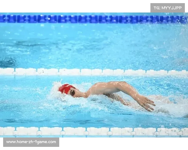 潘展乐与波波维奇泳池花絮 相遇互换国家队徽章展现友谊与尊重